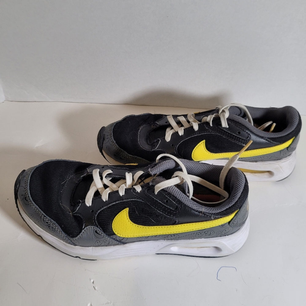 Nike Air Size 6. Pre-worn